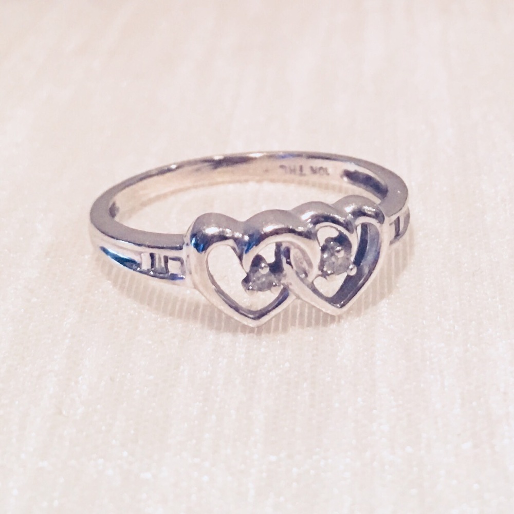 lovely ♥️💍! WHITE GOLD AND DIAMOND HEART RING